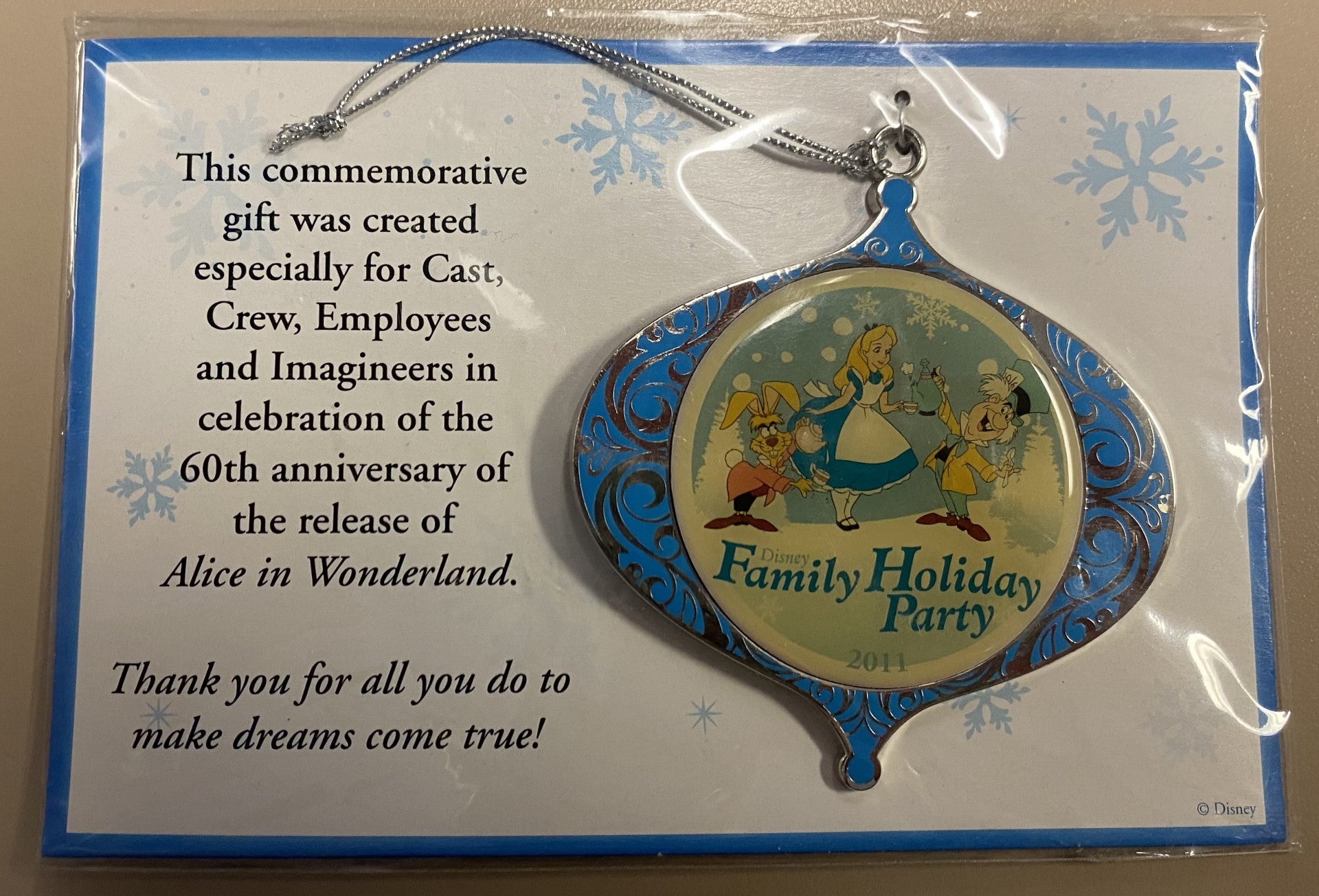 Disney Cast Member Family Holiday Celebration 2011 Alice In Wonderland Ornament